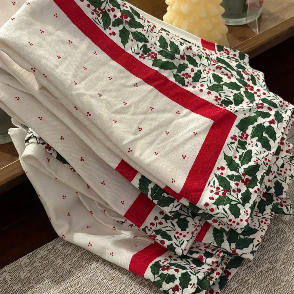 Sur La Table Mistletoe Holiday Napkins set of 11